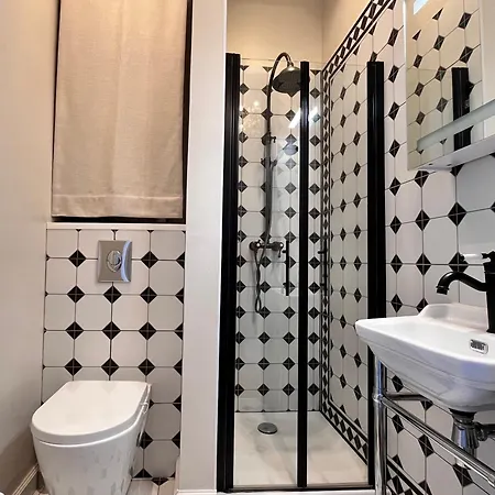 Bourgeois Avec Terrasse Et Vue