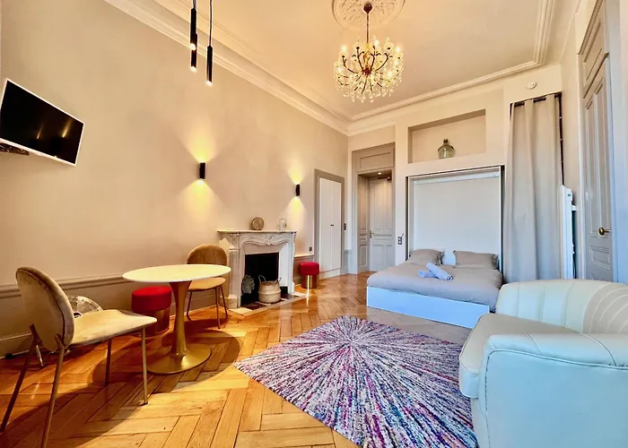 아파트 Bourgeois Avec Terrasse Et Vue